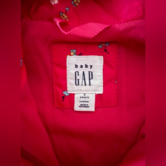 NWOT baby gap raincoat size 2T bright raspberry color floral flower design - Picture 2 of 2